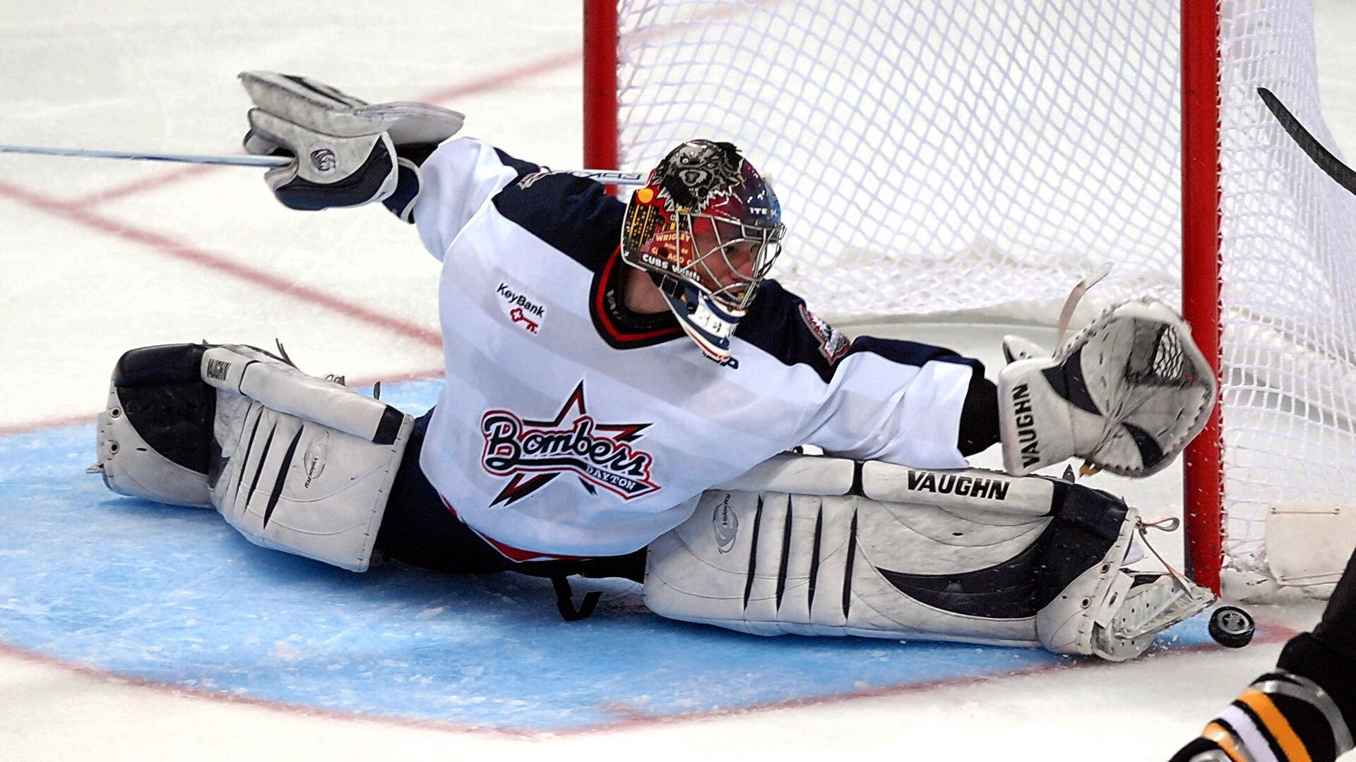 APP下载 LY Sports-英格兰骑手汤姆·麦克尤恩在巴黎奥运会上获得个人障碍赛银牌，创造历史。