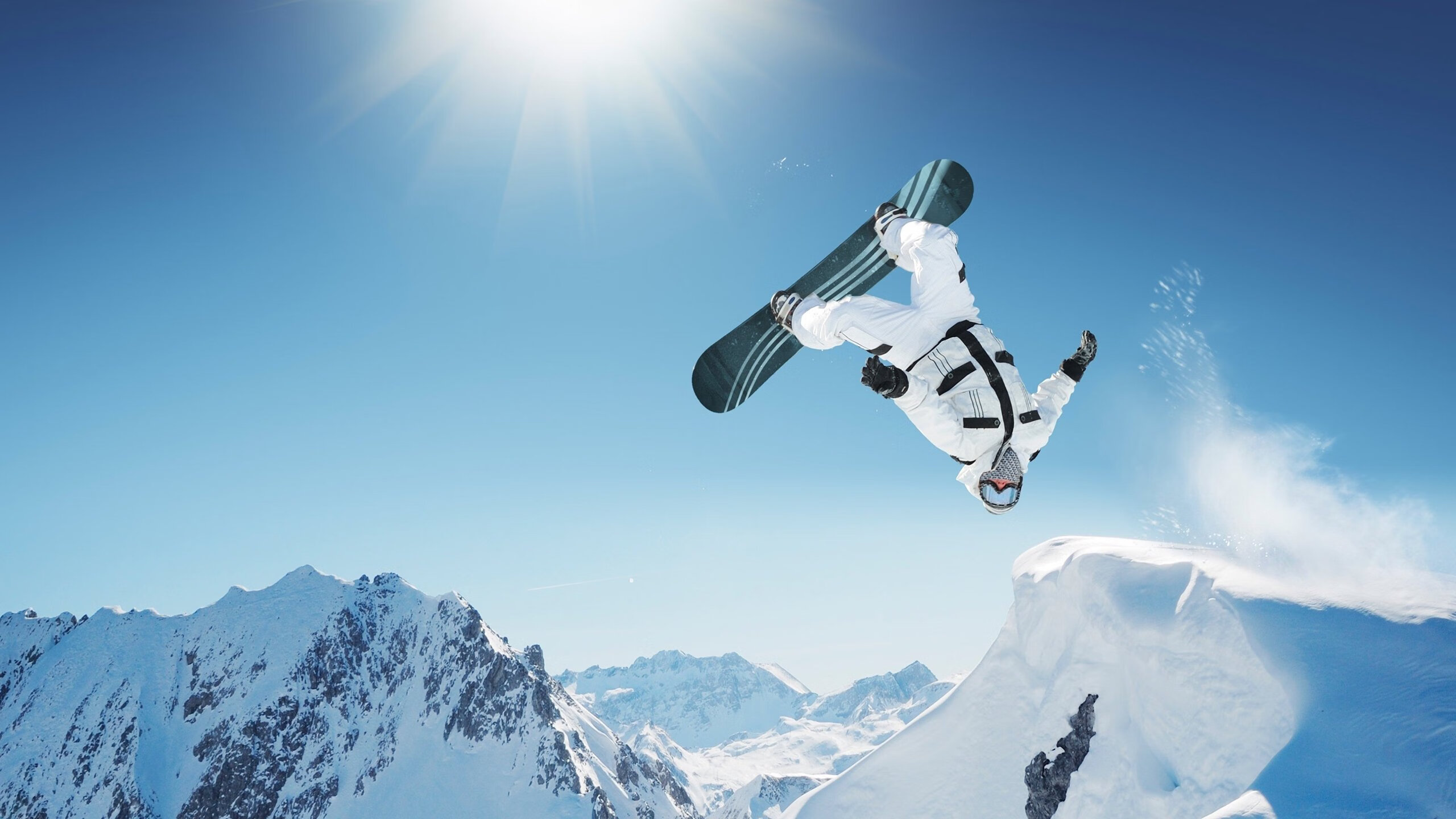 银河极光骑行:天际线边的速度之梦